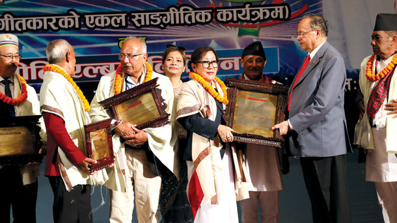 एथ्लेटिक्स खेलाडीसहित खेलकर्मी सम्मानित