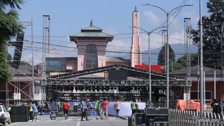 सडक बन्द गरेर यसरी बनाइँदै छ ‘नेशनल डे कन्सर्ट’