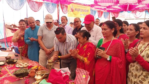 शान्तिचोकमा दुर्गा पुजा : १०४ बर्षीय बृद्ध सम्मानित