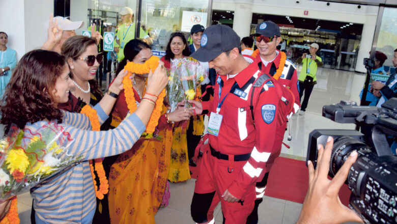 पोखरा आइपुगे चिनियाँ खेलाडी