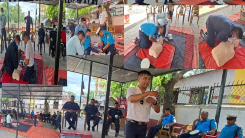 भण्डाराका प्रहरीहरूलाई प्राथमिक उपचार तालिम: रेडक्रस चितवनद्वारा तालिम र सामग्री हस्तान्तरण