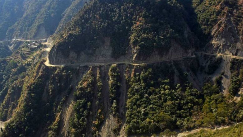 बाढीले बागमती खोलाको डाइभर्सन बगायो, हेटौँडा-काठमाडौं यात्रा गर्दा अन्य  मार्ग प्रयोग गर्न आग्रह